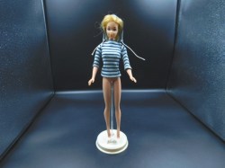 975 BARBIE DOLL WINTER HOLIDAY CHOICE T SHIRT, COAT, GLOVES, BAG, TIGHTS  1959 - 63 choice